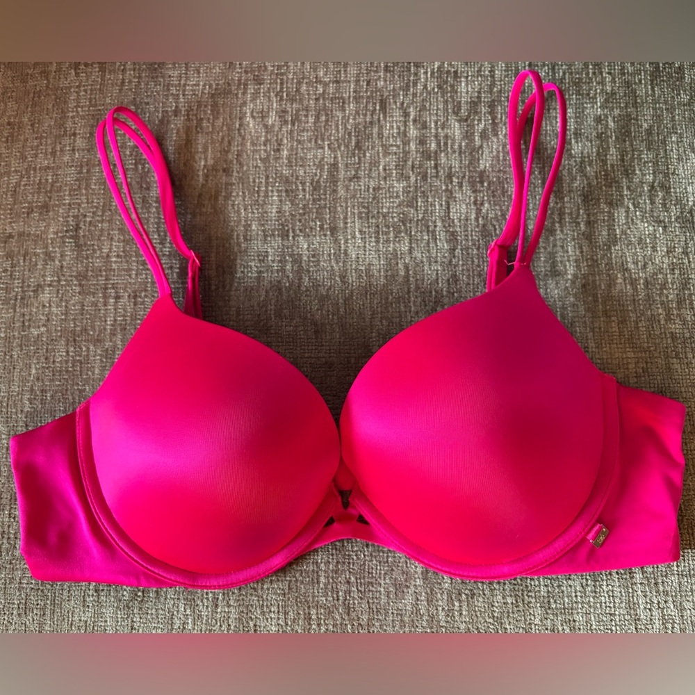 Victoria’s Secret Very Sexy hot pink push-up bra